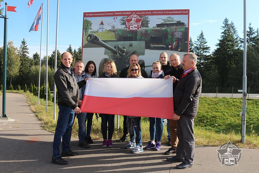 Polska firma MTZ BELARUS TRAKTOR w muzeum «Linii Stalina»