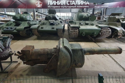 152-мм орудие КВ-2 на «Линии Сталина»